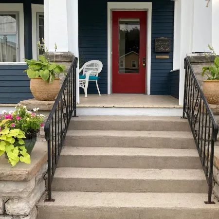 Private 3-Bdrm Unit. Historic Home, Downtown Sandusky. Family friendly!