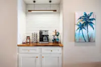 New! Top Floor! Spacious Oceanfront Condo with Amazing Lanai and A/C!