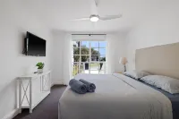 Spa jacuzzi, modern, stylish, separate games room, backyard, fully fenced