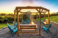 ROSELAWN RETREAT: Firepit, Gameroom, Views! Huge Gorgeous home 5 mins to the Ark