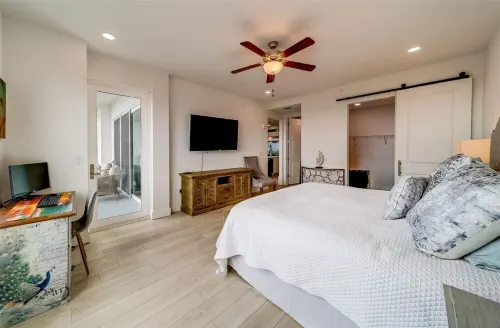 Luxury new condo steps to the beach with Gulf Views, heated pool, & hot tub