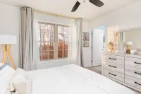 Cozy Cabin in the Clouds . Hot Tub, Wineries, Skyline