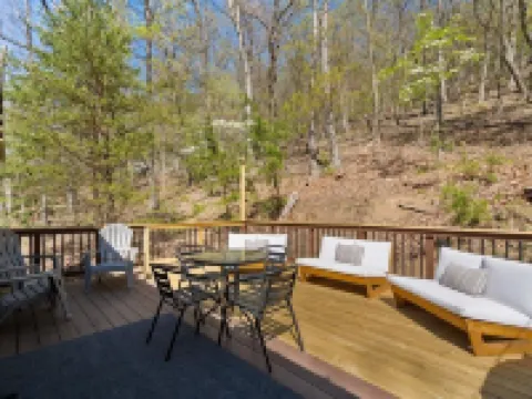 New 6 bedroom Massanutten home with 3 king beds steps from all the attractions Hotels in Massanutten