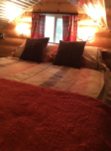 Private Cabin with hot tub. Nestled in the Woods just off Lake Limestone, Texas.