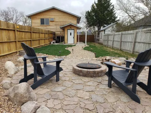 1 bdrm, duplex, pup friendly, fenced in yard, a perfect getaway!