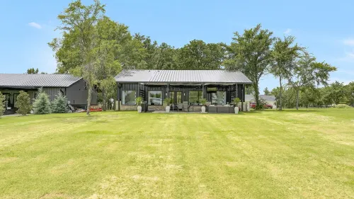 Charming Boho Barndo @ Soldier Creek off Texoma