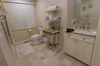 Cozy, modern home with views of beautiful Green Lake. Sleeps up to 4 & lg. deck Hotels in Green Lake