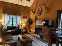 Western-Themed Cabin Condo~Close to Branson Fun, Area Lakes and Pet Friendly