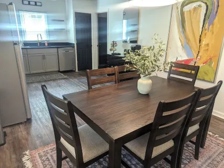 Adorable cottage,  completely renovated, pet friendly Отели рядом с достопримечательностью «DEFY Augusta»