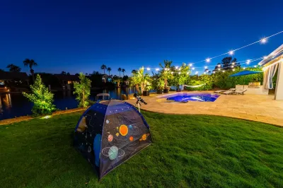 Lakefront!FREE Heated Salt water Pool, Spa! Boat! Kayak! Arcades!EV charger.