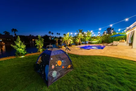 Lakefront!FREE Heated Salt water Pool, Spa! Boat! Kayak! Arcades!EV charger.