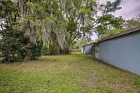 Cute 3 bedroom home w/ massage chair and wifi Hotels near University of Florida