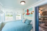 Cozy 3 bed cottage minutes away from beach & fun! Hotels near Narragansett Pier