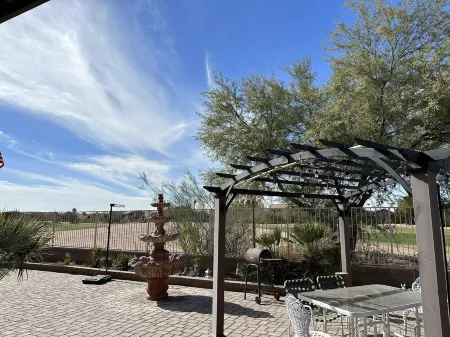 A golf course single family home. Отели в г. Марикопа