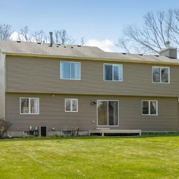 Spacious 4 Br with King Suite, 3 BA, 3 Stall Garage, Game Rm, Prime Location