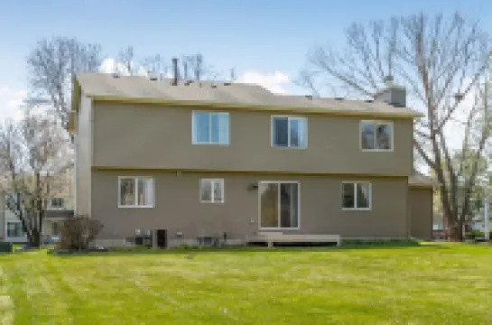 Spacious 4 Br with King Suite, 3 BA, 3 Stall Garage, Game Rm, Prime Location