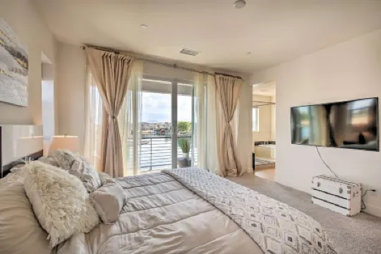 Lakefront Luxury-Tiffany Villa / House w/ Private Pool & Spa