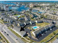 Renovated Studio condo with partial view of beach dunes-Beach Service included