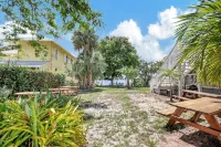 Waterfront Storybook Studio in Stuart Hotels near Ground Floor Farm