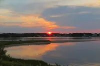 Little Gem with stunning water view of Great Bay and 1/4 mile from Bristol Beach