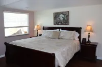 Fireweed House - Elegant Downtown Escape with Local Flair