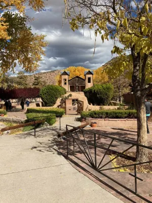 La Lomita, Quiet Hide-Away, Big Sky, Northern NM Food, Spa, Ski, Hike, Raft