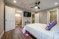 Charming Bloomington Retreat 4BR/Townhouse/Pet-Friendly! Book Now & Save!