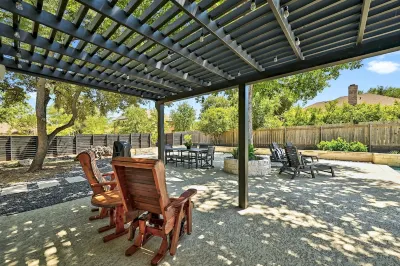 Beautiful Gated Home with Pool! Hotels near Mesmerize