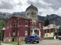 Steps to Hot Springs, Shops, & Trails / 2Br Fiber