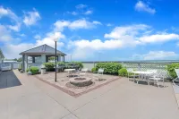 2Bd/1Ba, Lake/Riverview Condo; discounts for longer stays