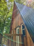 Overlook Oasis! RRG, A-frame Cabin, NEW HOT TUB, Grill! Pet friendly