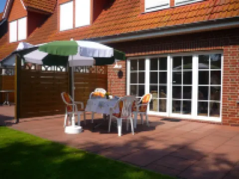 Vacation home directly on the river, close to the beach, WLAN, TV, 6 beds, own jetty