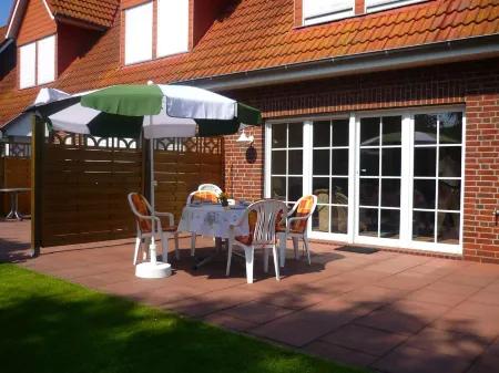 Vacation home directly on the river, close to the beach, WLAN, TV, 6 beds, own jetty