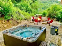 Scenic View Lodge- w/ Hot Tub & Pool Hotels in Allamakee County