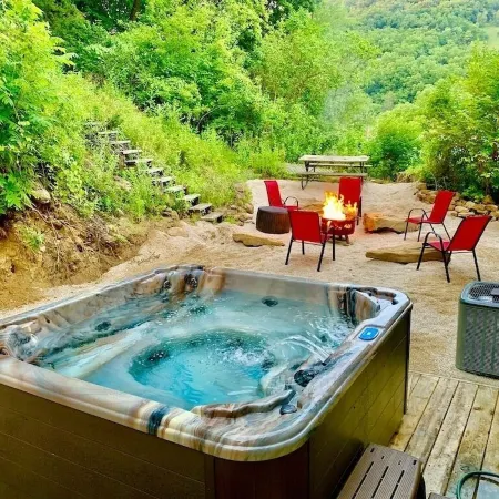 Scenic View Lodge- w/ Hot Tub & Pool