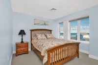 Beachfront Luxury Grand Victorian Condo (Primetime View directly down the pier)