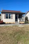 Lakefront Cabin in quiet cove. No steps to private boat slip. Pet friendly.