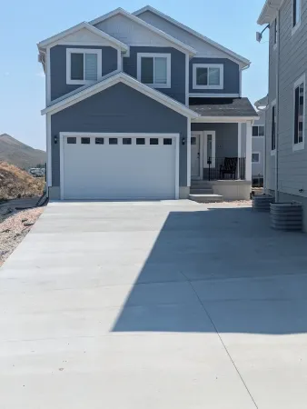 Spacious 6-bedroom home with Ideal Beach access in Garden City.