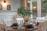 1884 Modernized Home: Fire Pit, Tesla Tech, Near Downtown