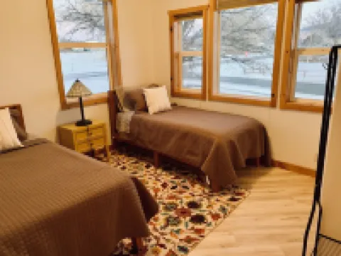 Capitol Reef Home with fast wi-fi and washer/dryer