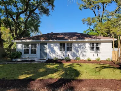 Charming Ranch Near Shem Creek, Sullivan's Island, IOP and Historic Charleston! Hotels near lululemon