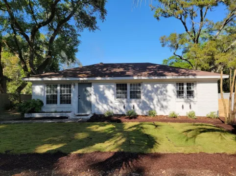 The Surf Shack 3R / 2 BA / Old Mt. Pleasant Near Beaches, Everything!