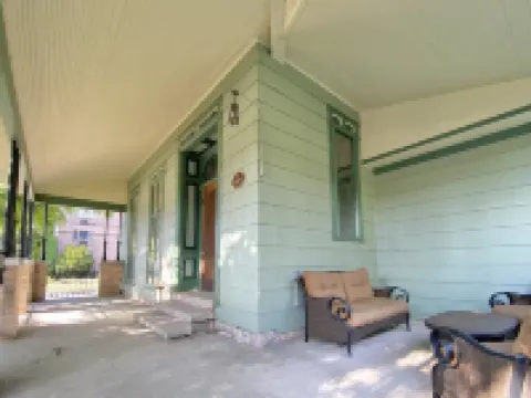 Entire Victorian Mansion - Near Main St & Farmer’s Mkt - Sleeps12