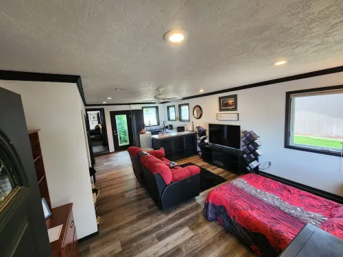 Pet Friendly MIL Suite, Caldwell, ID. Private Hot Tub/Pool in Beautiful Backyard
