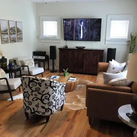 Best Location, comfy bungalow just a10 min.walk to OU Stadium or Campus Corner