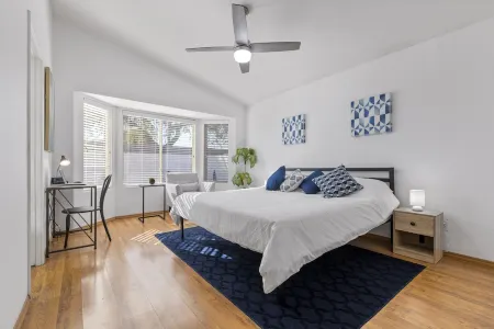 Pool, Games, Close to Freeway, Hiking & Golf nearby. . In the heart of Peoria