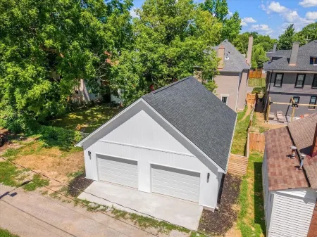 Kentucky Dream! 4BR, 3BA, 2Car-G/Covered Backyard Stage, 1-Mile from Rupp! Отели рядом с достопримечательностью «Университет Кентукки»