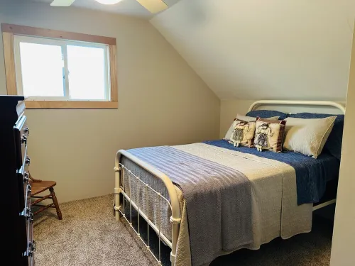 3 bedroom 1 full bath cabin 10 minutes from Cave Run Lake