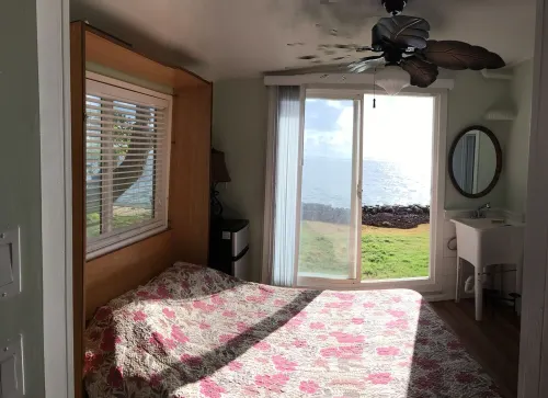 Oceanfront Beach House in Paradise Hotels in Hauula