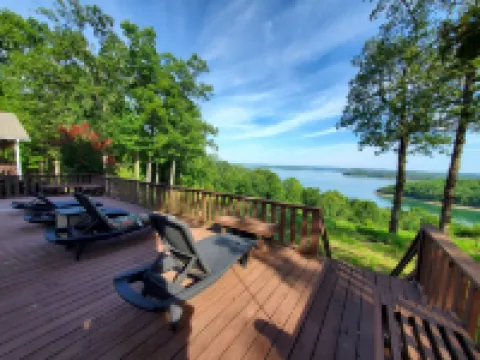 KINGSVIEW - Private Lakefront Acreage-Magnificent Lakeview-4200 Sq Ft Luxury!!!!